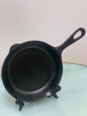 Plate with handle - DH Item 0125